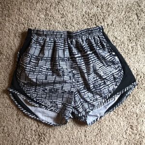 ‼️PRICE DROP‼️BLACK AND WHITE NIKE TEMPO SHORTS